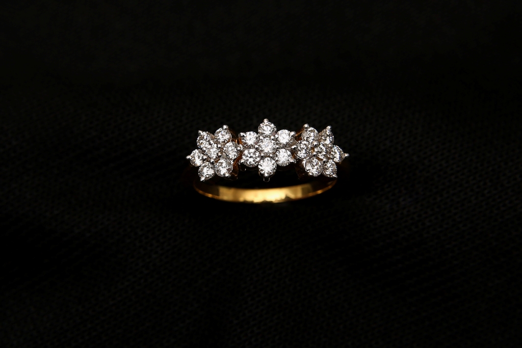 Karaikudi Maganlal Diamond Jewellery got best collections of Diamond Rings and Karaikudi Jewelleries